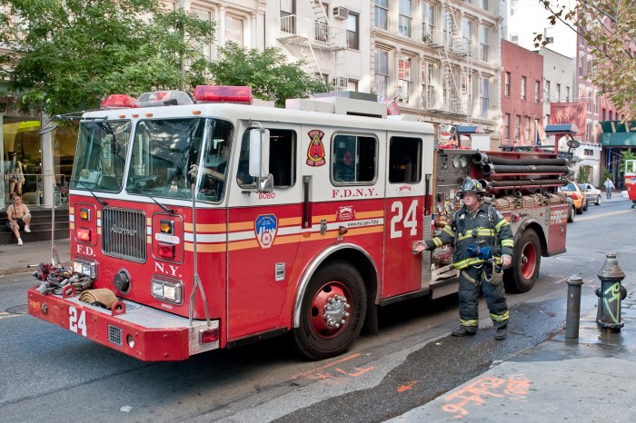 New_York_City_Fire_Department_Fire_Engines_(3926792185).jpg